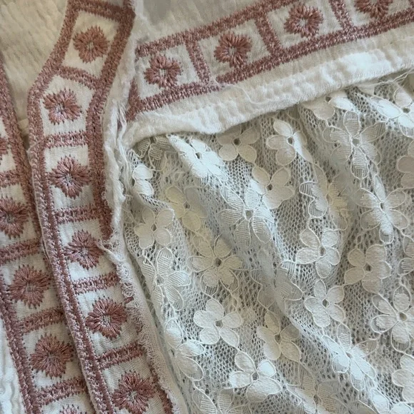 POL Tiered Ditsy Print Long Sleeve Lace Embroidered Kimono - Picture 9 of 10